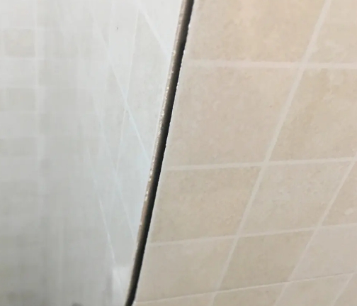 未央瓷砖空鼓维修公司分享阳台瓷砖脱落的修复过程可以分为以下几个步骤